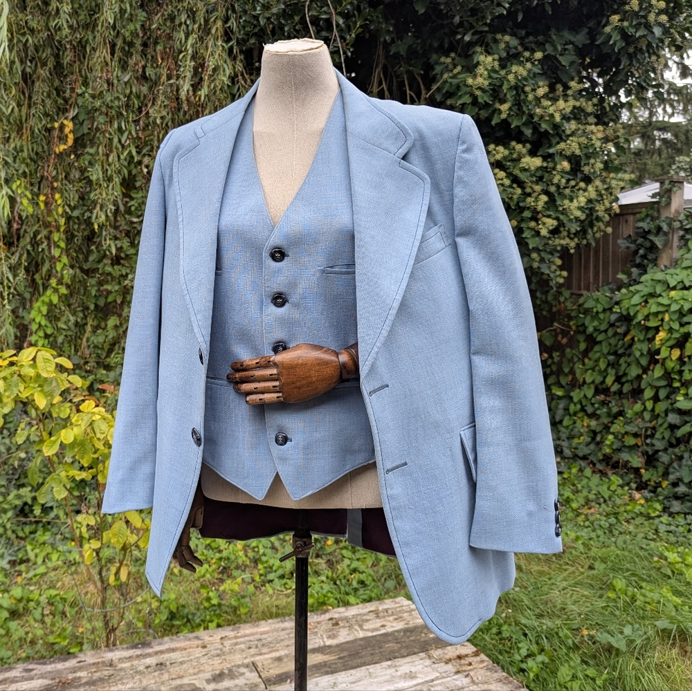 Light Blue Men's Suit Jacket and Vest